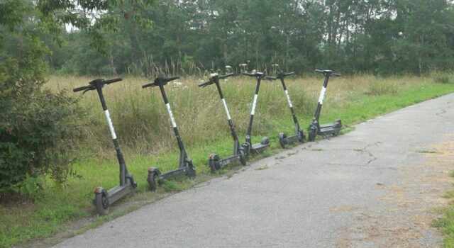 La policía de Helena insta a los padres a conocer las leyes sobre patinetes eléctricos La policía de Helena insta a los padres a conocer las leyes sobre patinetes eléctricos