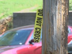 Mujer muere en tiroteo desde un vehículo en una casa de Tarrant Mujer muere en tiroteo desde un vehículo en una casa de Tarrant