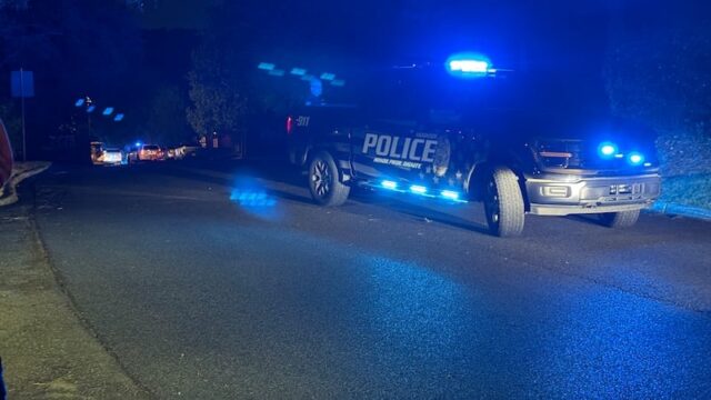 Policía de Hoover investiga doble tiroteo y busca sospechoso