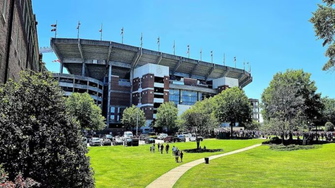 Seguridad de la Universidad de Alabama se prepara para primer partido en casa Seguridad de la Universidad de Alabama se prepara para primer partido en casa