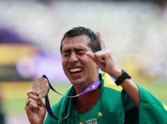Bonfim ganó oro en la carrera, pero perdió su anillo de boda Bonfim ganó oro en la carrera, pero perdió su anillo de boda