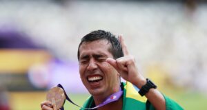 Bonfim ganó oro en la carrera, pero perdió su anillo de boda Bonfim ganó oro en la carrera, pero perdió su anillo de boda