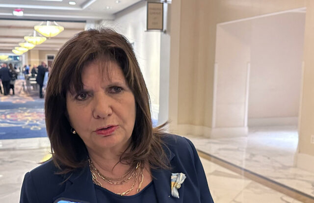 Capturan en Perú a presunto líder de grupo por triple feminicidio en Argentina