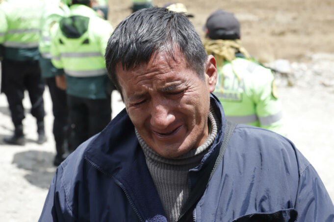 Desalojan a últimas familias que resisten la expansión de gran mina en Perú Desalojan a últimas familias que resisten la expansión de gran mina en Perú