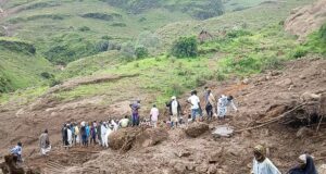 Deslizamiento de tierra en Sudán arrasa aldea, dejando al menos mil muertos Deslizamiento de tierra en Sudán arrasa aldea, dejando al menos mil muertos