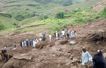 Deslizamiento de tierra en Sudán arrasa aldea, dejando al menos mil muertos Deslizamiento de tierra en Sudán arrasa aldea, dejando al menos mil muertos