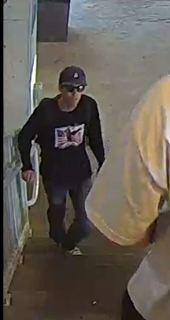 El FBI busca a quien disparó a Kirk y pide ayuda El FBI busca a quien disparó a Kirk y pide ayuda