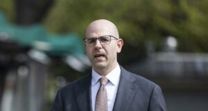 El Senado de EE.UU. confirma a Stephen Miran como gobernador de la Fed El Senado de EE.UU. confirma a Stephen Miran como gobernador de la Fed