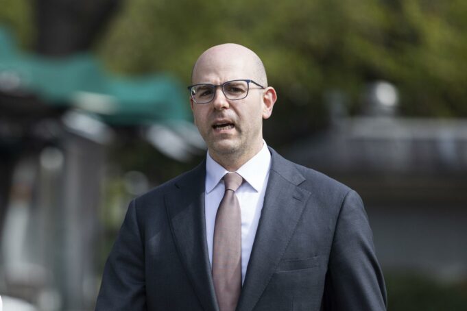 El Senado de EE.UU. confirma a Stephen Miran como gobernador de la Fed El Senado de EE.UU. confirma a Stephen Miran como gobernador de la Fed