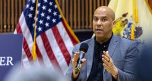 El senador Cory Booker apoya a Barbara Drummond para la alcaldía de Mobile El senador Cory Booker apoya a Barbara Drummond para la alcaldía de Mobile