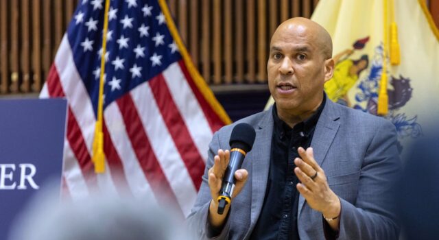 El senador Cory Booker apoya a Barbara Drummond para la alcaldía de Mobile El senador Cory Booker apoya a Barbara Drummond para la alcaldía de Mobile