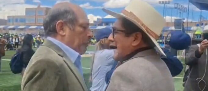 Ex primer ministro de Perú agrede y escupe a periodista tras confrontación Ex primer ministro de Perú agrede y escupe a periodista tras confrontación