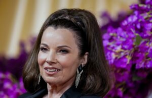 Fran Drescher recibe estrella en Hollywood junto a elenco de ‘The Nanny’ Fran Drescher recibe estrella en Hollywood junto a elenco de 'The Nanny'