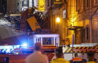 Funicular de Lisboa se descarrila, causando víctimas y conmocionando a la ciudad Funicular de Lisboa se descarrila, causando víctimas y conmocionando a la ciudad