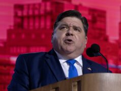 Gobernador demócrata de Illinois rechaza militarización de Chicago ordenada por Trump Gobernador demócrata de Illinois rechaza militarización de Chicago ordenada por Trump