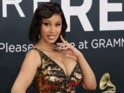 Juez de EE.UU. absuelve a Cardi B de demanda por agresión Juez de EE.UU. absuelve a Cardi B de demanda por agresión