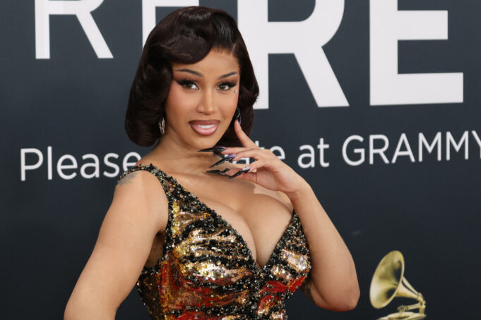 Juez de EE.UU. absuelve a Cardi B de demanda por agresión Juez de EE.UU. absuelve a Cardi B de demanda por agresión