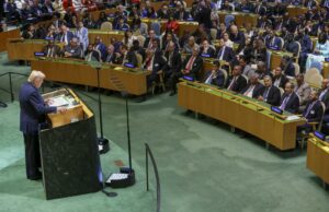 La Casa Blanca pide investigar y despedir a quien detuvo la escalera de Trump La Casa Blanca pide investigar y despedir a quien detuvo la escalera de Trump