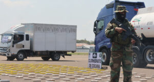 La policía de Bolivia incauta casi media tonelada de cocaína en operativo antidrogas La policía de Bolivia incauta casi media tonelada de cocaína en operativo antidrogas