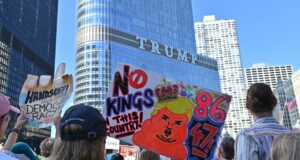 Masivas protestas laborales contra Trump en EE.UU. por políticas que favorecen a ricos Masivas protestas laborales contra Trump en EE.UU. por políticas que favorecen a ricos