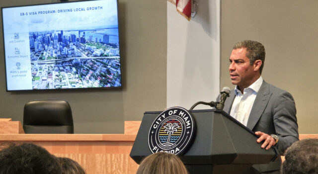Miami se posiciona como “hub” de visas para inversores en medio del debate migratorio Miami se posiciona como "hub" de visas para inversores en medio del debate migratorio