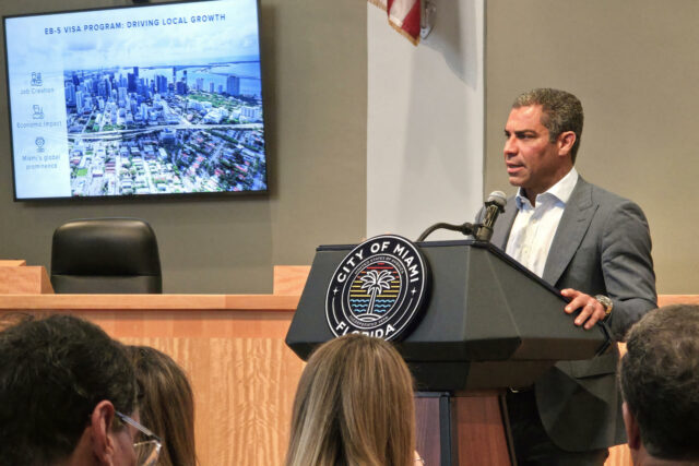 Miami se posiciona como "hub" de visas para inversores en medio del debate migratorio