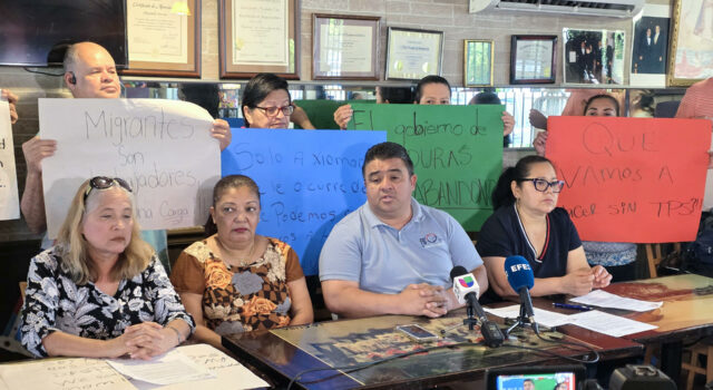 Migrantes hondureños y nicaragüenses piden clemencia a Trump por vencimiento de TPS Migrantes hondureños y nicaragüenses piden clemencia a Trump por vencimiento de TPS