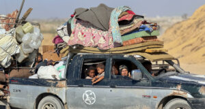 Miles de palestinos huyen de Gaza a lugares que no son seguros Miles de palestinos huyen de Gaza a lugares que no son seguros