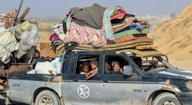 Miles de palestinos huyen de Gaza a lugares que no son seguros Miles de palestinos huyen de Gaza a lugares que no son seguros