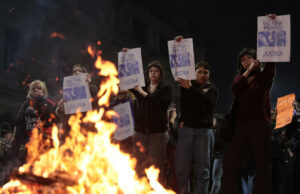 Miles en Argentina exigen justicia por triple feminicidio en las calles Miles en Argentina exigen justicia por triple feminicidio en las calles