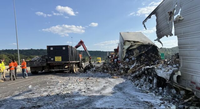Múltiples carriles de la I-65 cerrados tras incendio de vehículo en el condado de Shelby Múltiples carriles de la I-65 cerrados tras incendio de vehículo en el condado de Shelby