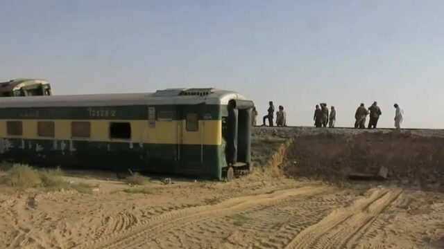 Seis o más personas resultaron heridas debido a una explosión en un tren en Pakistán