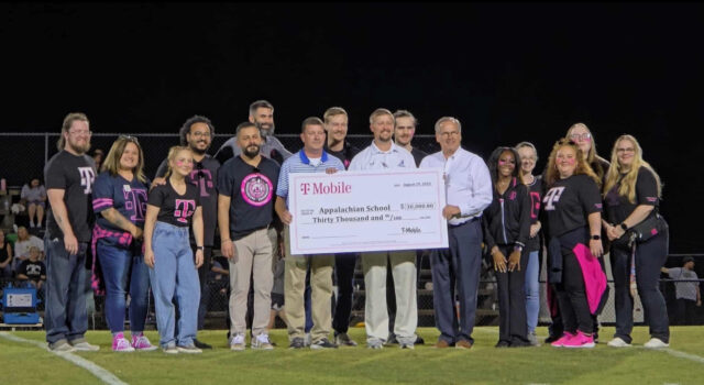 T-Mobile y Friday Night 5G Lights: Apoyo a Appalachian High School T-Mobile y Friday Night 5G Lights: Apoyo a Appalachian High School