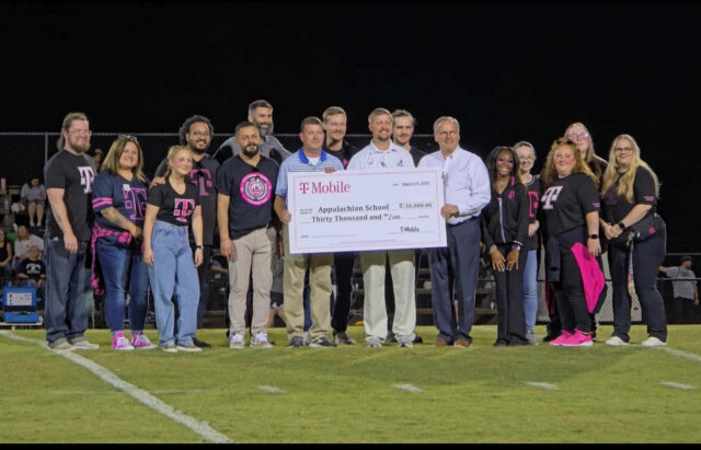 T-Mobile y Friday Night 5G Lights: Apoyo a Appalachian High School