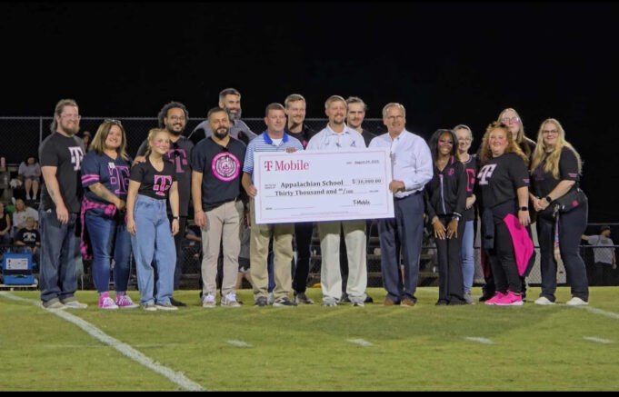 T-Mobile y Friday Night 5G Lights: Apoyo a Appalachian High School T-Mobile y Friday Night 5G Lights: Apoyo a Appalachian High School