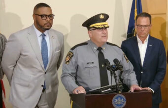 Tres oficiales de policía fallecieron en un tiroteo en Pensilvania Tres oficiales de policía fallecieron en un tiroteo en Pensilvania