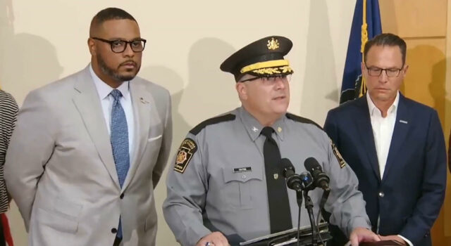 Tres oficiales de policía fallecieron en un tiroteo en Pensilvania Tres oficiales de policía fallecieron en un tiroteo en Pensilvania