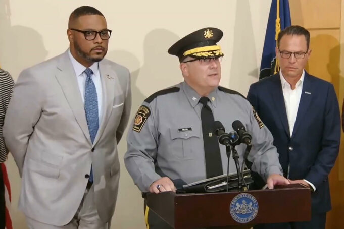 Tres oficiales de policía fallecieron en un tiroteo en Pensilvania Tres oficiales de policía fallecieron en un tiroteo en Pensilvania