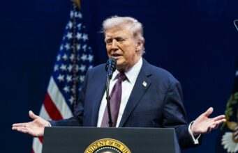 Trump afirma que la firma en la carta de cumpleaños de Epstein no es suya Trump afirma que la firma en la carta de cumpleaños de Epstein no es suya