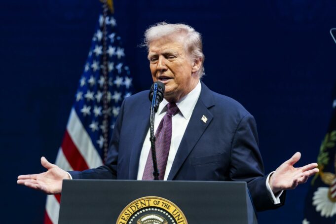 Trump afirma que la firma en la carta de cumpleaños de Epstein no es suya Trump afirma que la firma en la carta de cumpleaños de Epstein no es suya