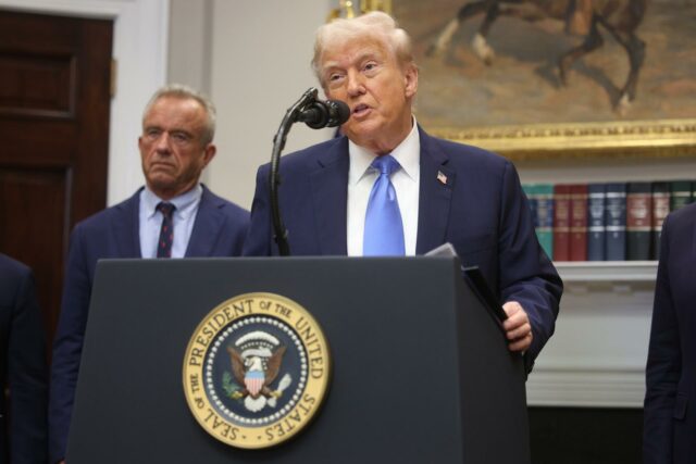 Trump vincula el Tylenol al autismo y limita su uso, pese a críticas