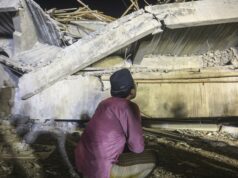 Un muerto y 99 rescatados tras el colapso de un internado en Indonesia Un muerto y 99 rescatados tras el colapso de un internado en Indonesia