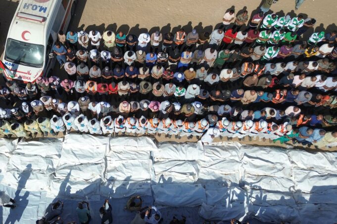 Cuerpos de 54 gazatíes fueron enterrados anónimamente en fosa común Cuerpos de 54 gazatíes fueron enterrados anónimamente en fosa común