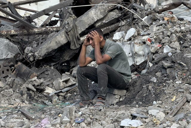 Sanidad de Gaza eleva a 104 los muertos, 66 mujeres y niños, en ola de ataques de Israel Ola de ataques israelíes en Gaza eleva a 104 muertos, incluyendo 66 mujeres y niños