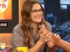 Drew Barrymore huele los pies de sus coanfitriones en vivo y la situación se vuelve aún más extraña Drew Barrymore huele los pies de sus coanfitriones en vivo y la situación se vuelve aún más extraña