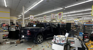 Centre Pic N’ Sav cerró después de que un vehículo se estrellara contra el edificio Centre Pic N' Sav cerró después de que un vehículo se estrellara contra el edificio