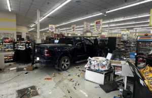 Centre Pic N’ Sav cerró después de que un vehículo se estrellara contra el edificio Centre Pic N' Sav cerró después de que un vehículo se estrellara contra el edificio