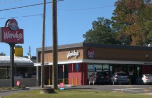 Gerente de Hueytown enfrenta cargos después de encerrar a adolescentes dentro de la tienda Gerente de Hueytown enfrenta cargos después de encerrar a adolescentes dentro de la tienda