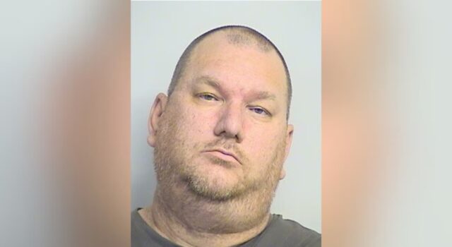 Hombre arrestado tras intentar secuestrar a empleada de tienda Hombre arrestado tras intentar secuestrar a empleada de tienda