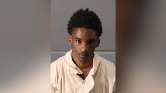 Joven de 22 años arrestado por homicidio de hombre de 73 años